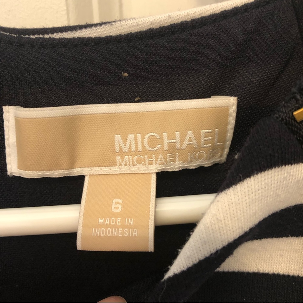 😎3/$10 Michael Kors striped dress - Picture 4 of 15